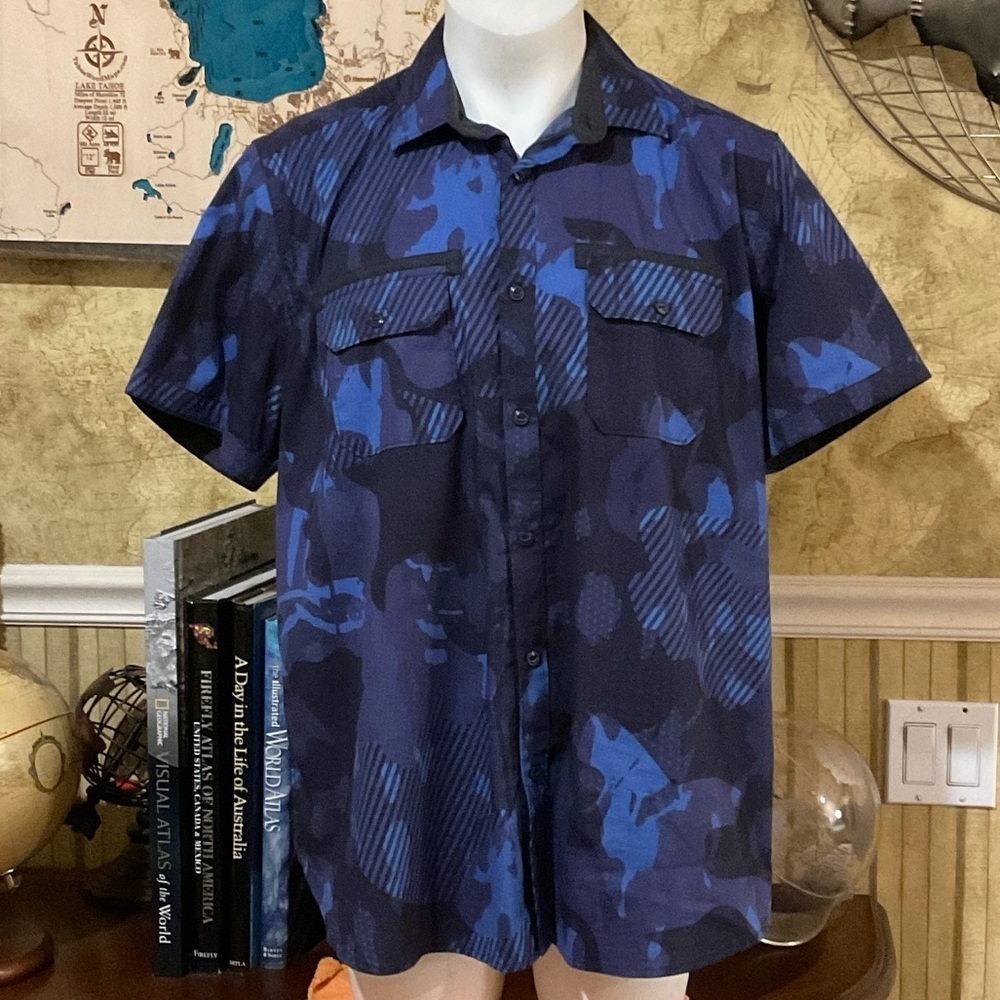Robert Graham Blue/Black Camo Patterned Shirt. Nearly New. 2XL Classic fit